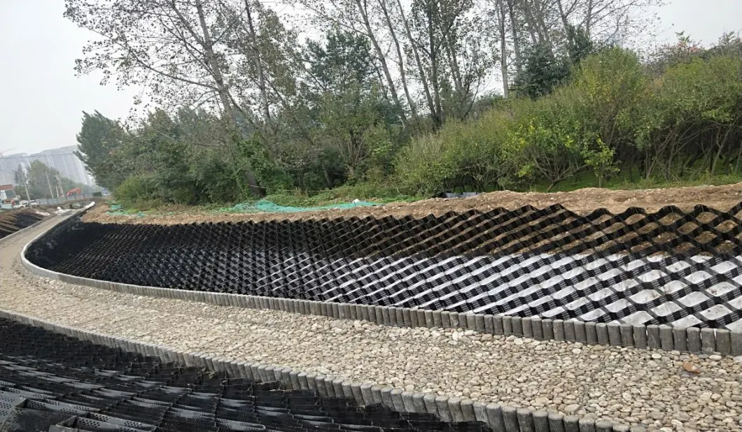 HDPE Gravel Grid Material System Driveway Textured Geocell Untuk Penguatan Jalan 12