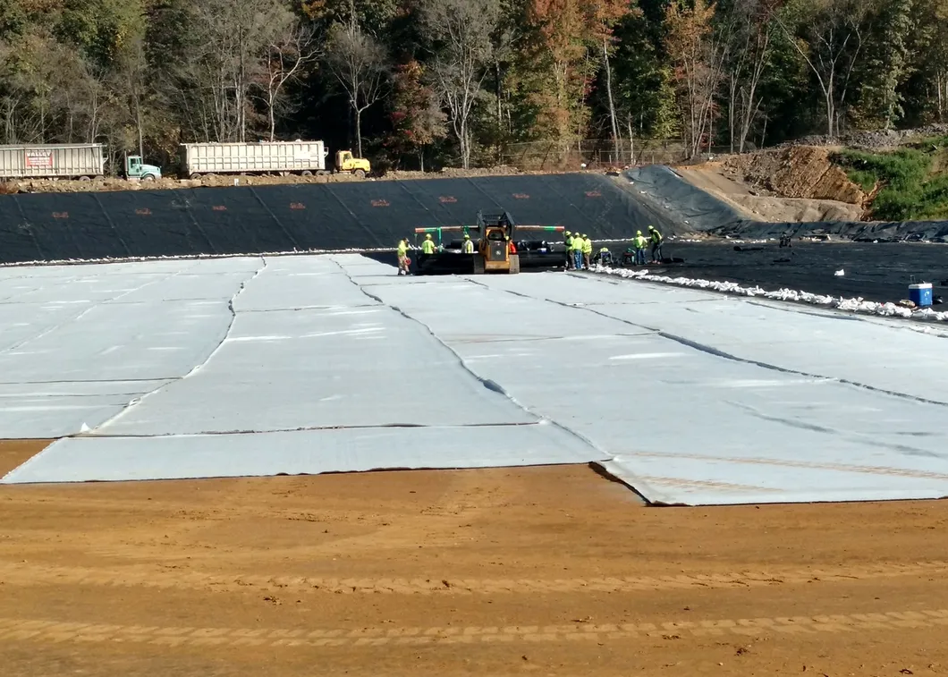 Pond Anti-Seepage Geosynthetic GCL Clay Liner Mat Gcl Bentonite Geosynthetic untuk Tumpukan 12