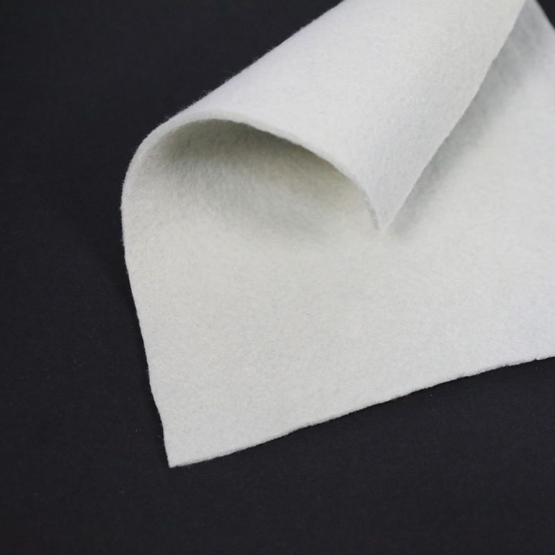 Kekuatan Tarik Tinggi PP PE Non Woven 4 Oz Geotextile Fabric 100 gsm Untuk Konstruksi