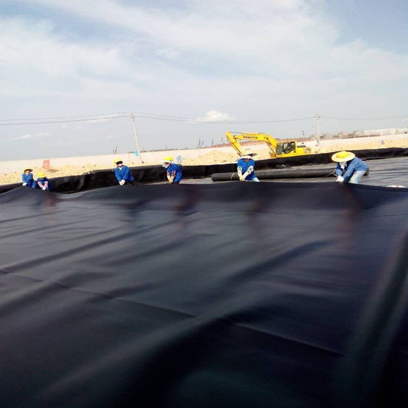 Pelapis Geomembran HDPE Hitam Tahan Lama 0.5mm–2.0mm untuk Tangki Ikan Bundar, Kolam Akuakultur, Waduk Penyimpanan Air, dan Aplikasi Kedap Air Bendungan