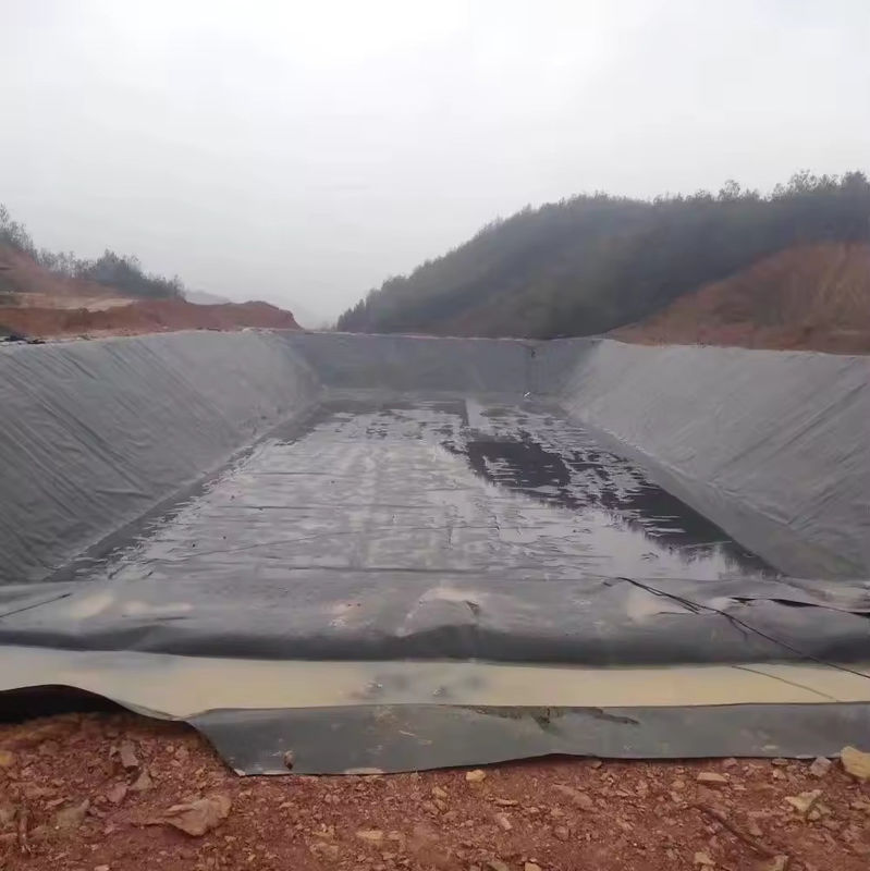 Long-lasting Anti-UV Geomembrane Pond Liner Fish Farm Film Hitam untuk penggunaan danau buatan bendungan