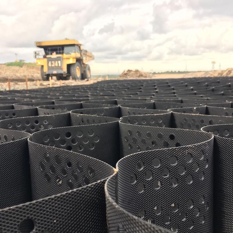 Geosel Plastik HDPE Grid Beraspal Geosel HDPE Hitam untuk Penguatan Basement Lunak Geosel Penstabil Kerikil Biaya Rendah dalam Pembangunan Jalan