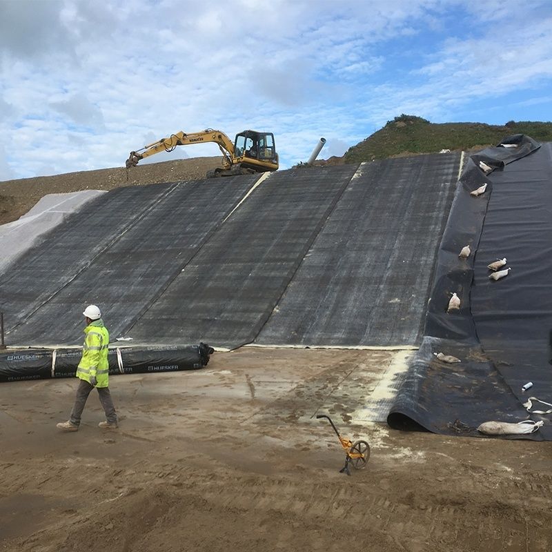 Liner kolam geomembrane hitam HDPE tahan lama 0,5mm ∼2mm untuk tangki ikan melingkar, tangki air akuakultur, dan aplikasi waterproofing bendungan