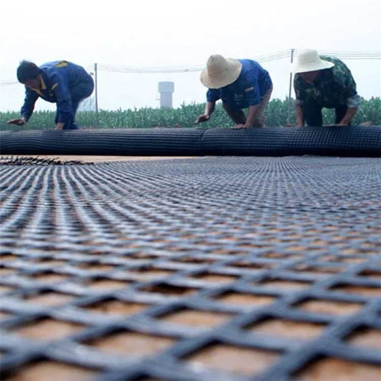 Jaring Plastik Biaxial Kekuatan Tarik Tinggi 30kN/m Hitam PP/ PET Geogrid Untuk Perkuatan Tanah Dan Stabilisasi Dasar Jalan