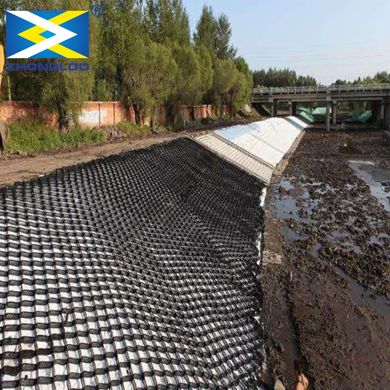 Tinggi Kekuatan Tarikan Biaxial Plastik Mesh   30kN/m Hitam PP/PET Geogrid untuk penguatan tanah dan stabilisasi dasar jalan