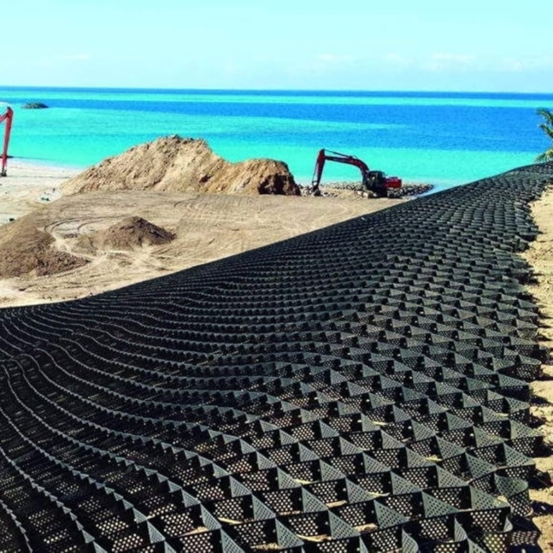 Bertekstur dengan Lubang HDPE Geocell Sistem Penahanan Seluler Tinggi Sarang Lebah HDPE Geocell untuk Fondasi Jalan Perlindungan Lereng Tempat Parkir Jalan Masuk Dinding Penahan