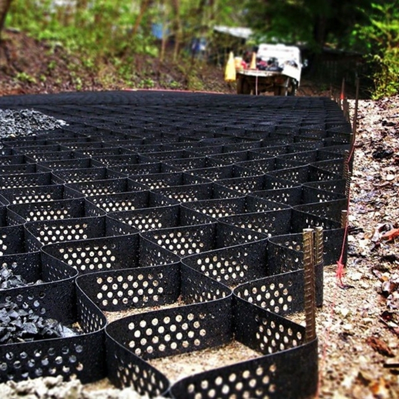 Bertekstur dengan Lubang HDPE Geocell Sistem Penahanan Seluler Tinggi Sarang Lebah HDPE Geocell untuk Fondasi Jalan Perlindungan Lereng Tempat Parkir Jalan Masuk Dinding Penahan